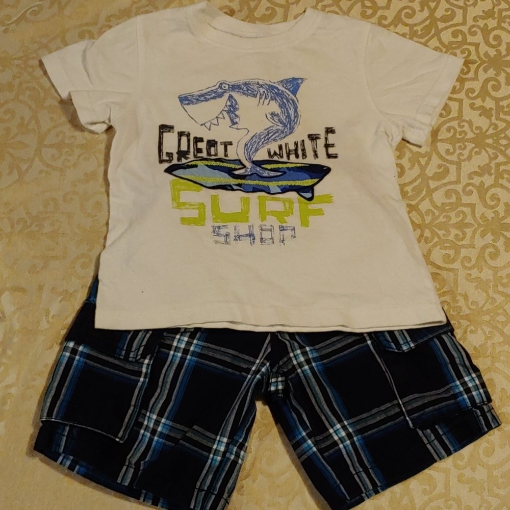 Boys Shark T-Shirt with Matchinf Plaid Shorts Size 3T